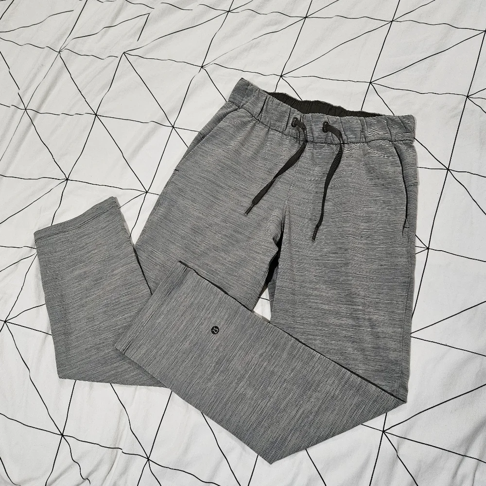 Lululemon On the Fly Pant 27" Wee Are From Space Sage Dark Olive Size 4 - Picture 8 of 10